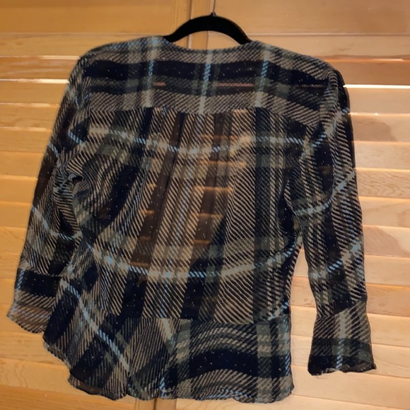 Jones New York Collection Ultra Sheer  Ruffled Neck Line & Sleeves 100% Silk - Picture 9 of 9